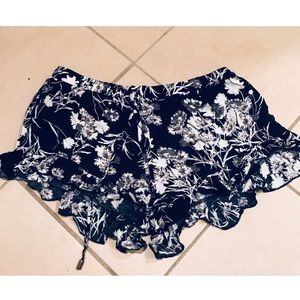 Floral stretchy shorts